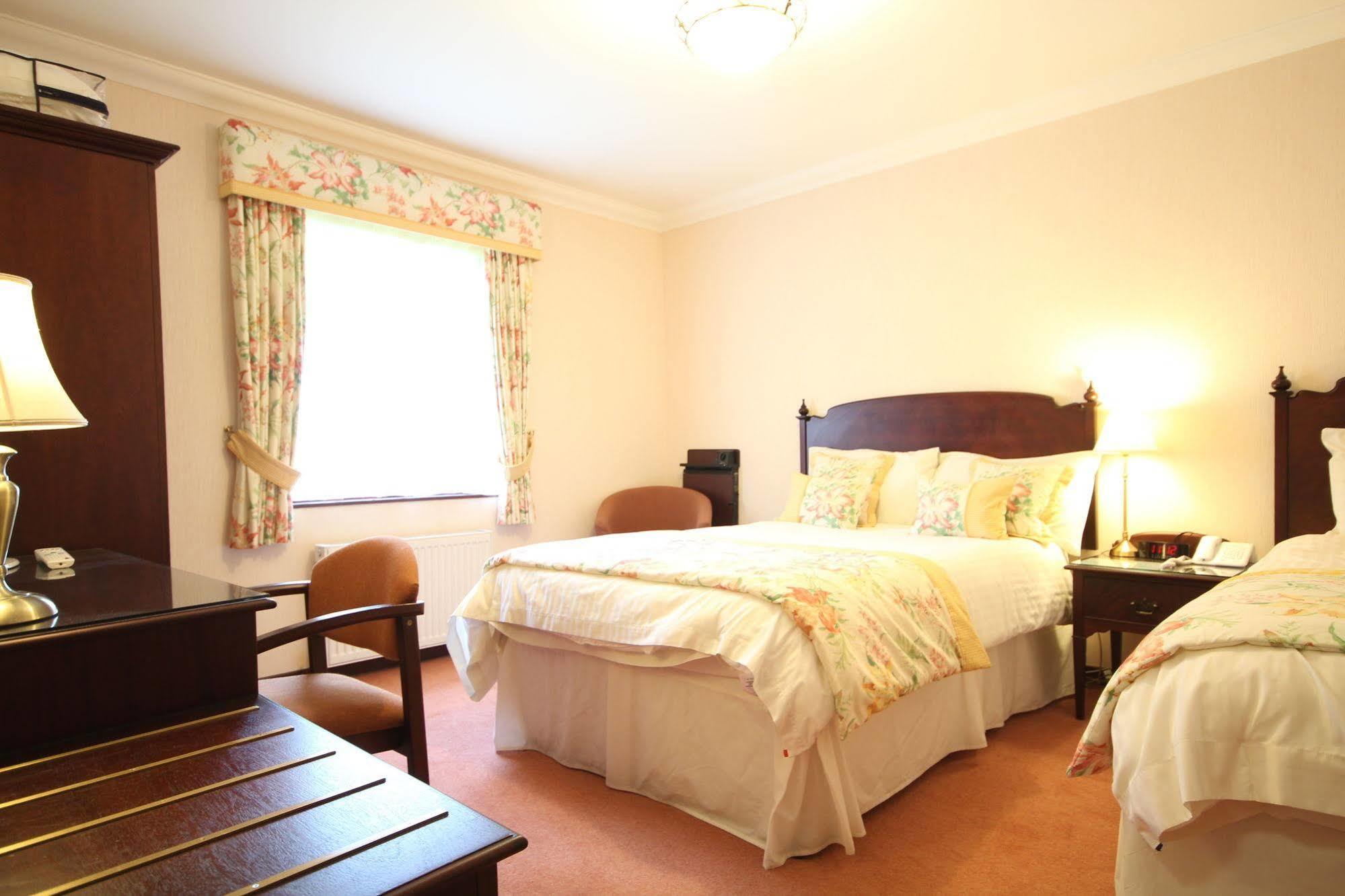 Strathburn Hotel Inverurie By Compass Hospitality Buitenkant foto